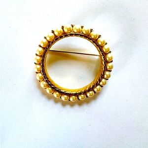 Vintage Monet costume pearl pin EUC
